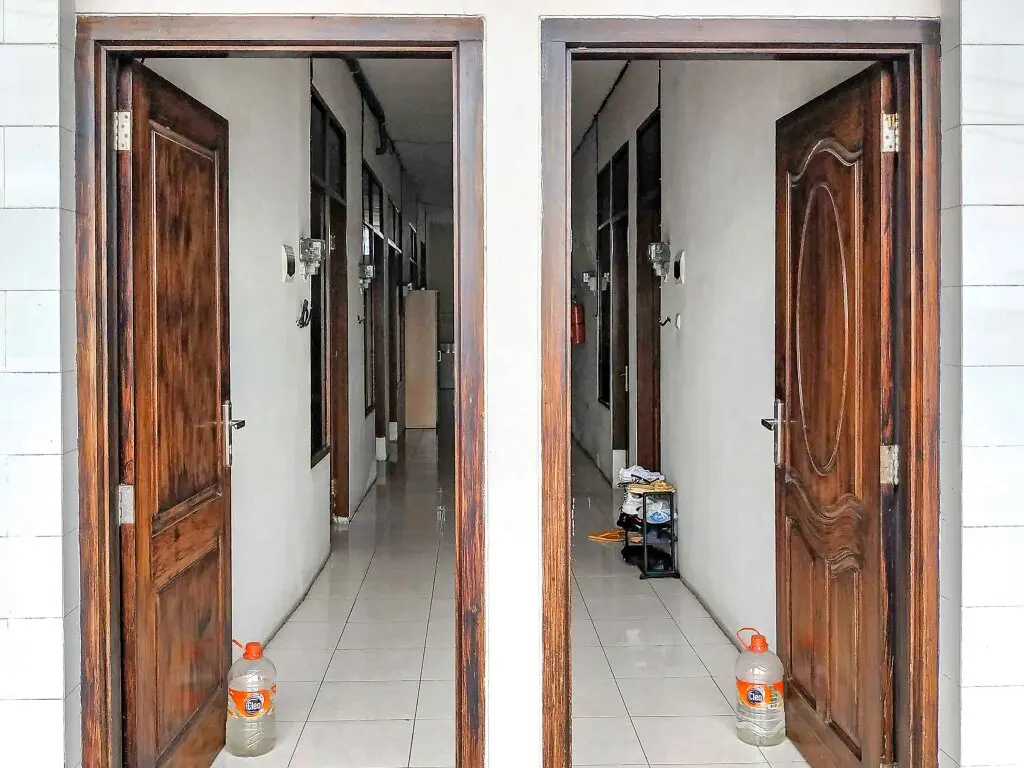 Сурабая: RedDoorz near Taman Flora