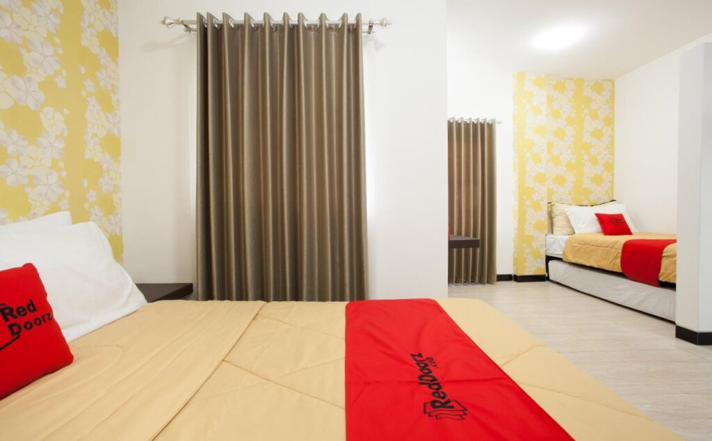 Бату: RedDoorz near Dino Park