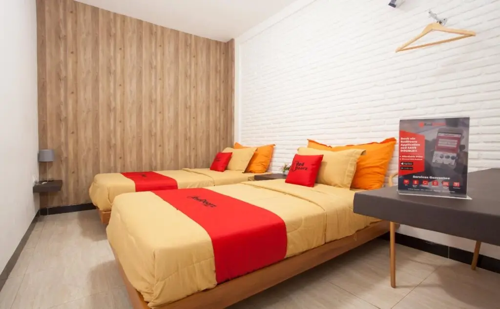 Бату: RedDoorz near Dino Park