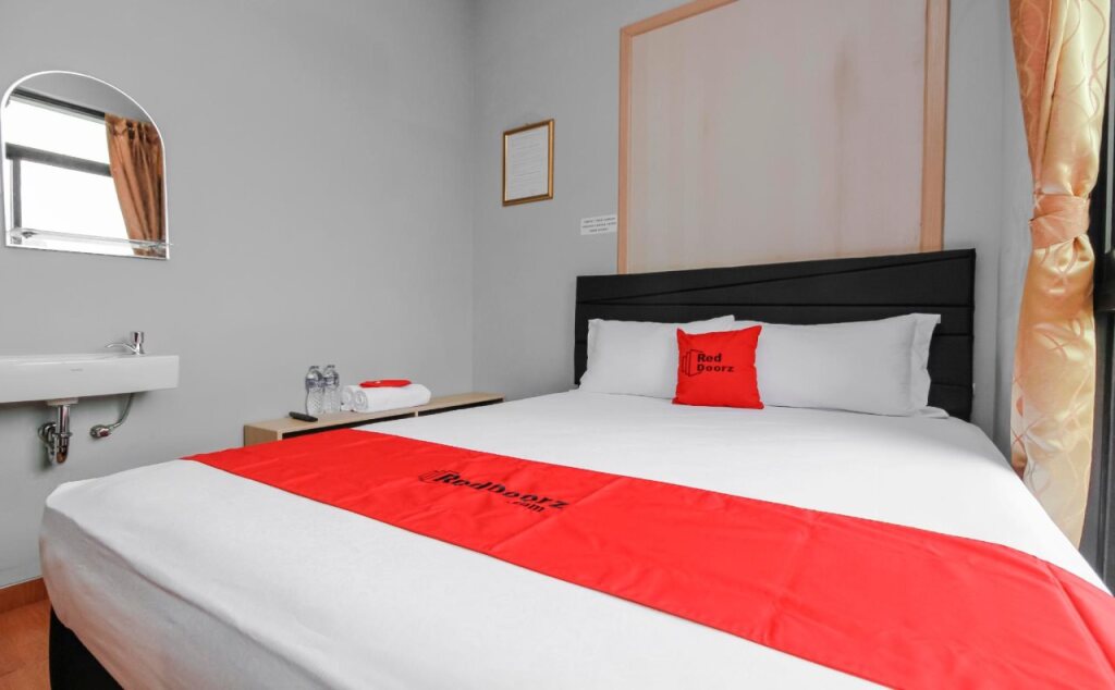 Джакарта: RedDoorz near Manggarai Station 2