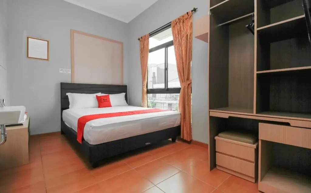 Джакарта: RedDoorz near Manggarai Station 2