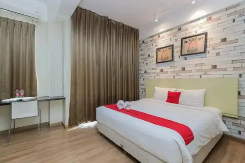 RedDoorz Plus @ Riverside Malang — фото 1
