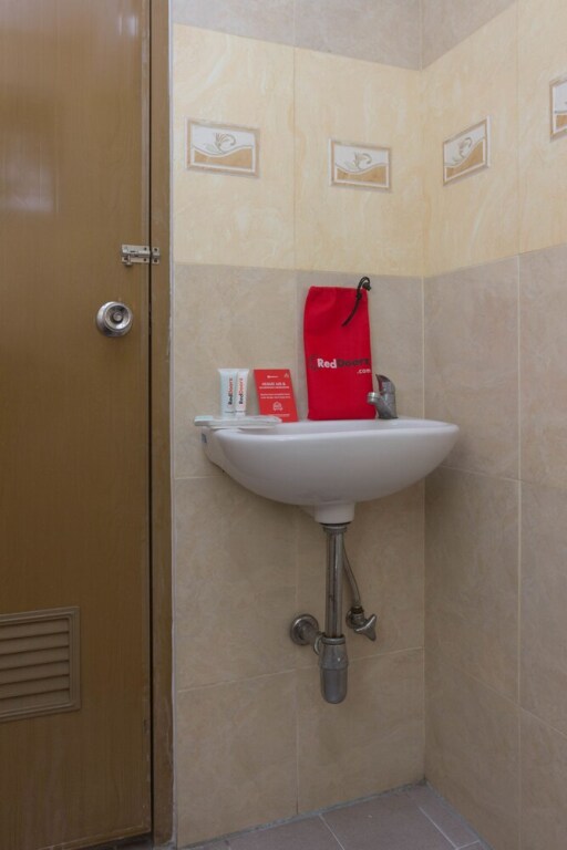Бандунг: RedDoorz near Politeknik Negeri Bandung 2