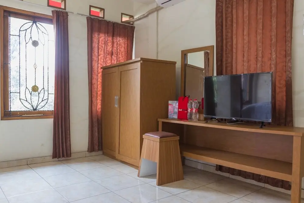 Бандунг: RedDoorz near Politeknik Negeri Bandung 2