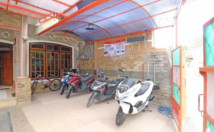 Депок: RedDoorz near Perumnas Seturan