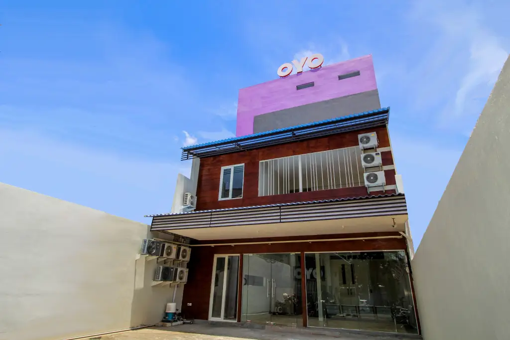 Сурабая: SUPER OYO 168 K-15 Residence