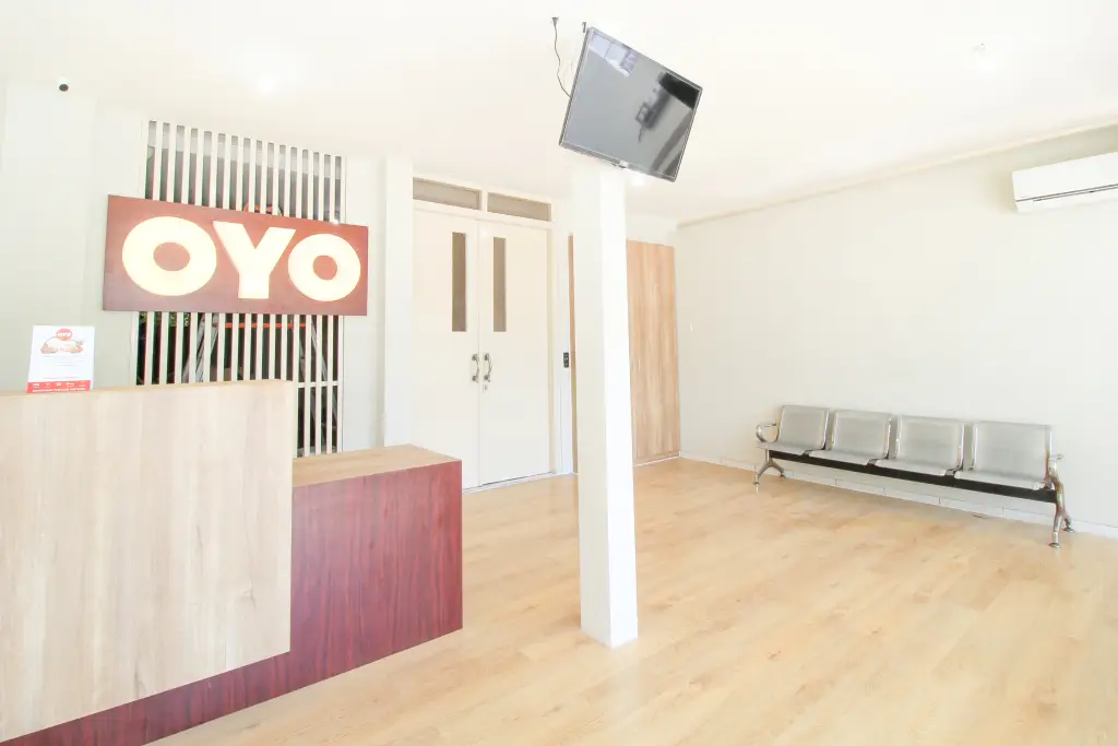 Сурабая: SUPER OYO 168 K-15 Residence