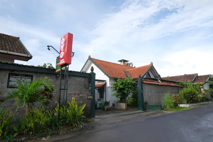 Депок: OYO 244 Griya Cemara Homestay