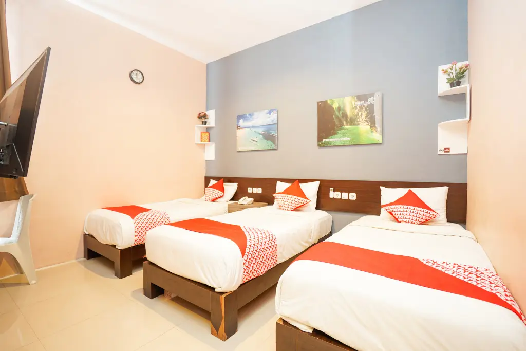 Сурабая: OYO 240 Audah Sevana Syariah Hotel