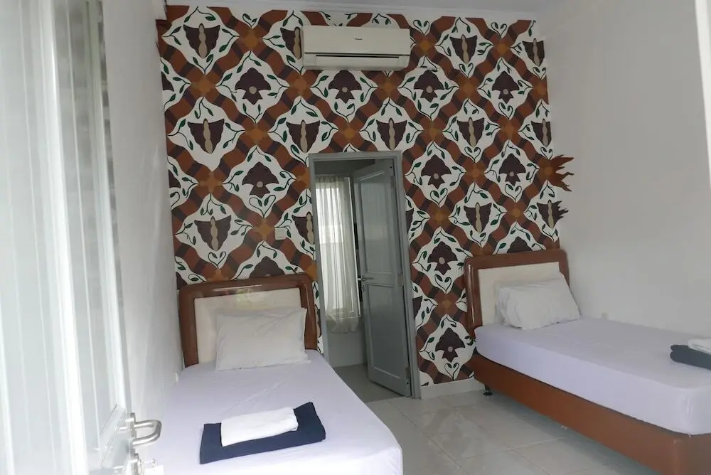 Депок: Retras Hostel