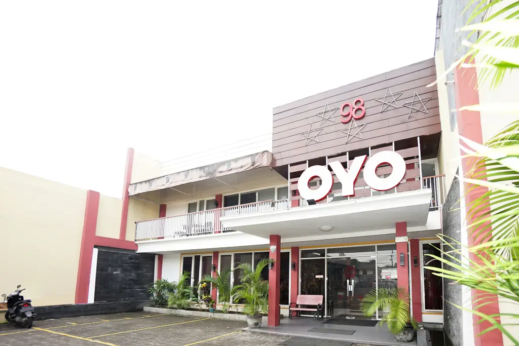 Сурабая: Hotel O 98 Residence Near Petra Christian University