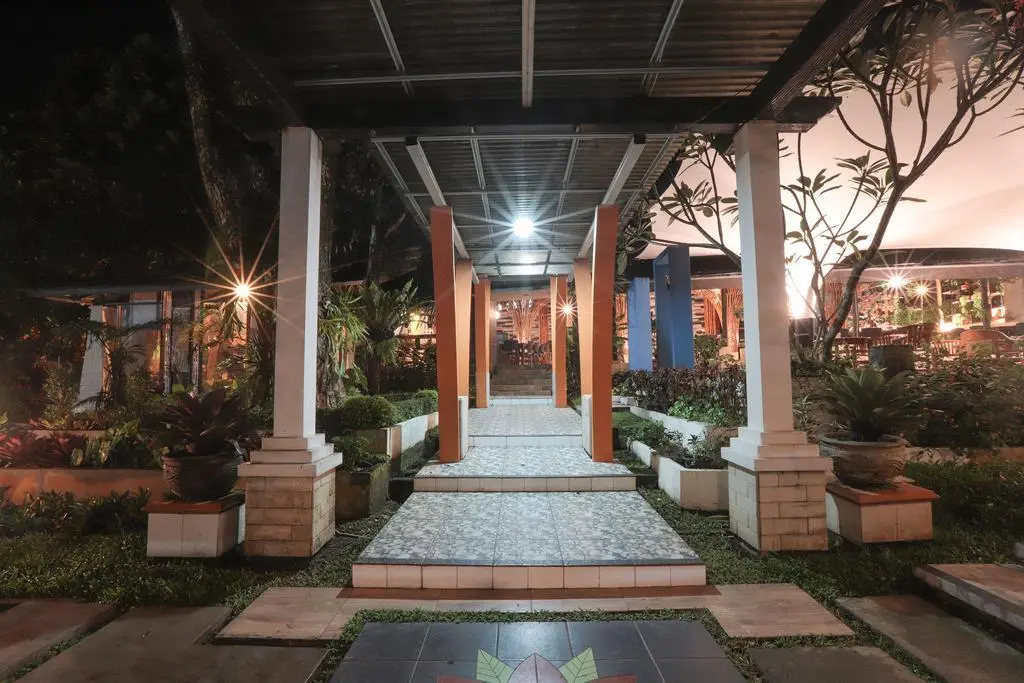 Читарингул: OYO 243 The Village Bumi Kedamaian