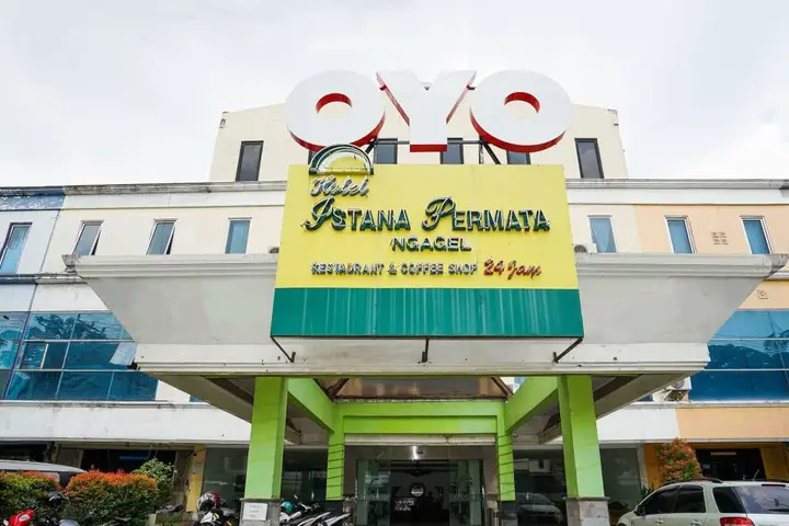 Сурабая: OYO 252 Istana Permata Ngagel