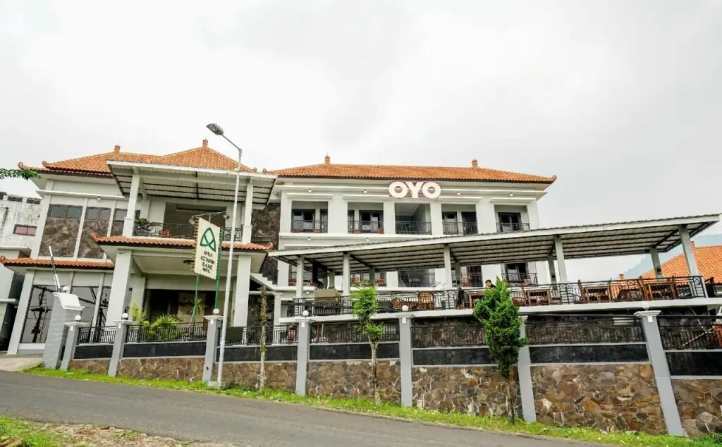 Травас: OYO 309 Avila Ketapan Rame Hotel