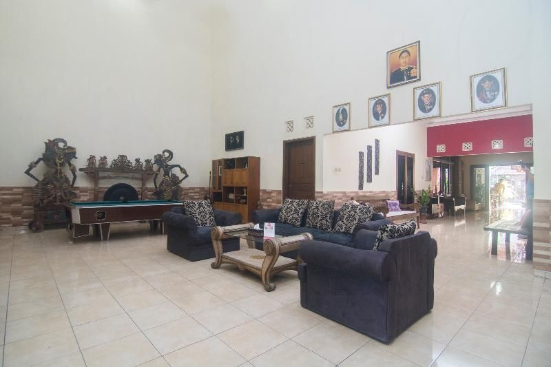 Ngaglik: OYO 326 Ndalem Padma Asri Guest House