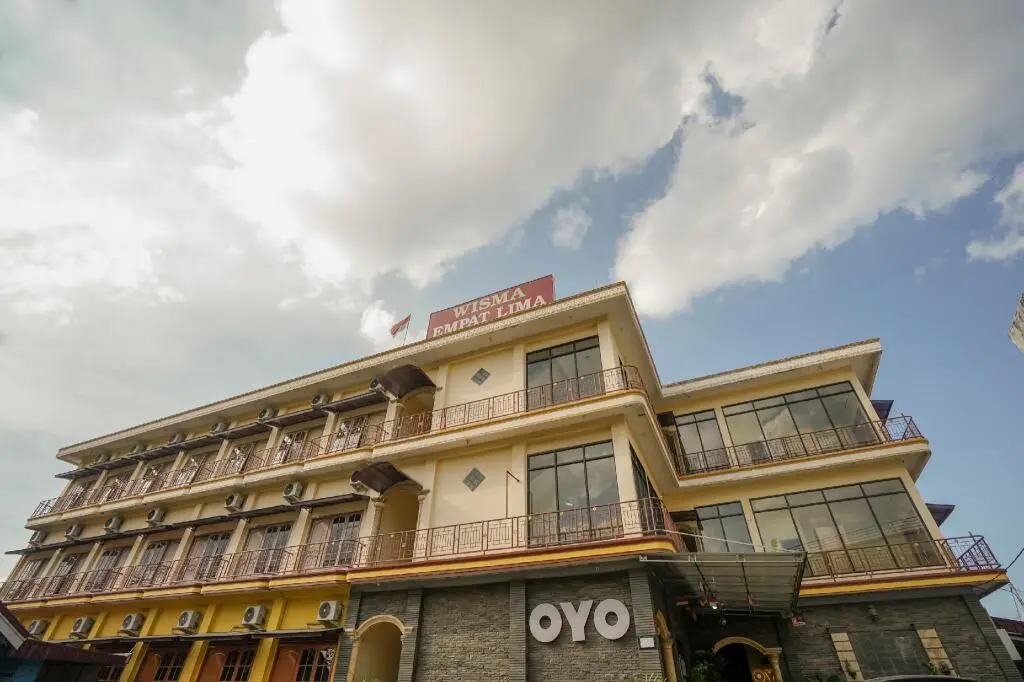 Палембанг: OYO 335 Wisma Empat Lima Syariah