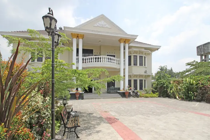 carousel image 0