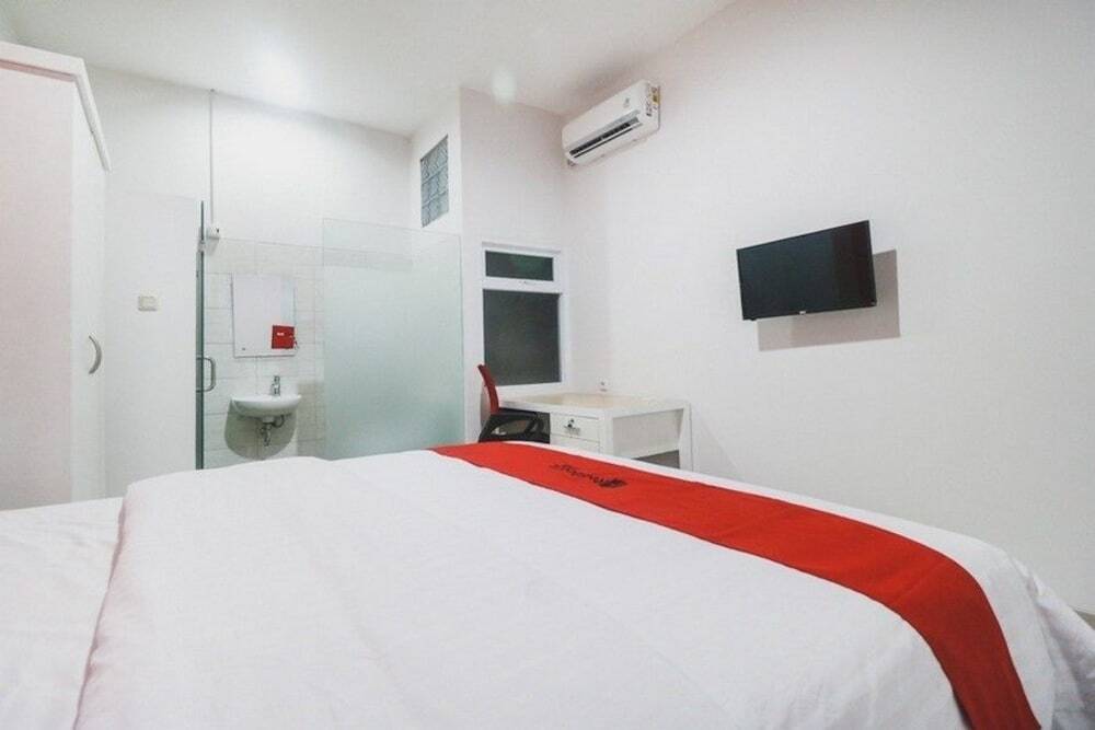 Чикаранг: RedDoorz Plus near Living Plaza Jababeka