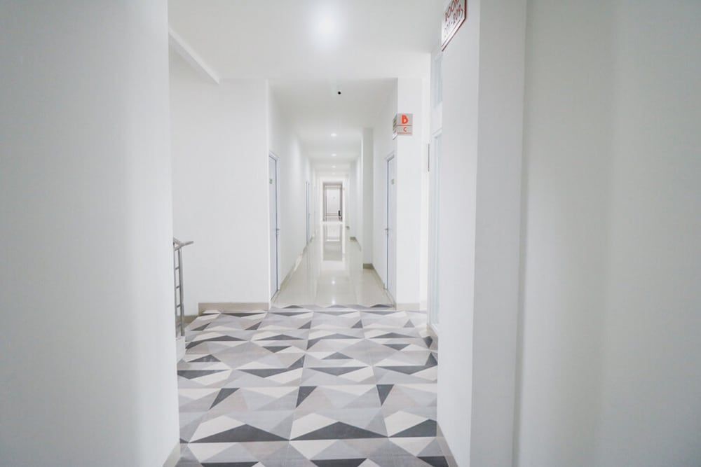 Чикаранг: RedDoorz Plus near Living Plaza Jababeka