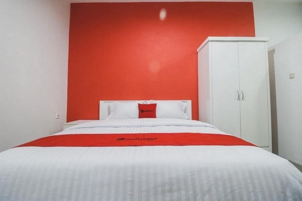 Чикаранг: RedDoorz Plus near Living Plaza Jababeka