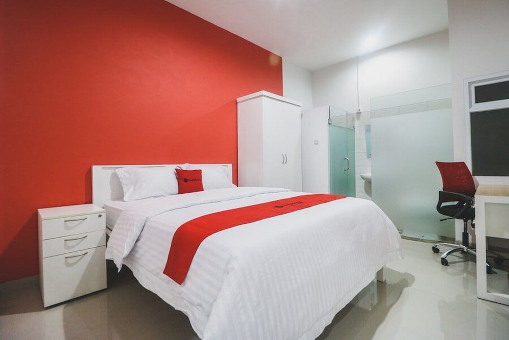 Чикаранг: RedDoorz Plus near Living Plaza Jababeka