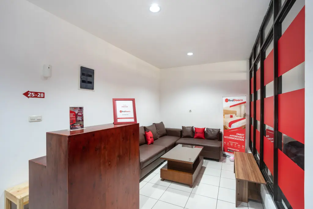 Южный Тангеранг: RedDoorz near Eka Hospital BSD City