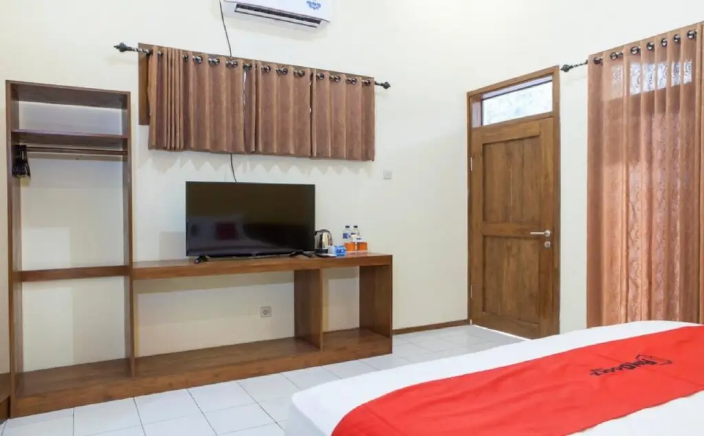Ситубондо: RedDoorz near Baluran National Park