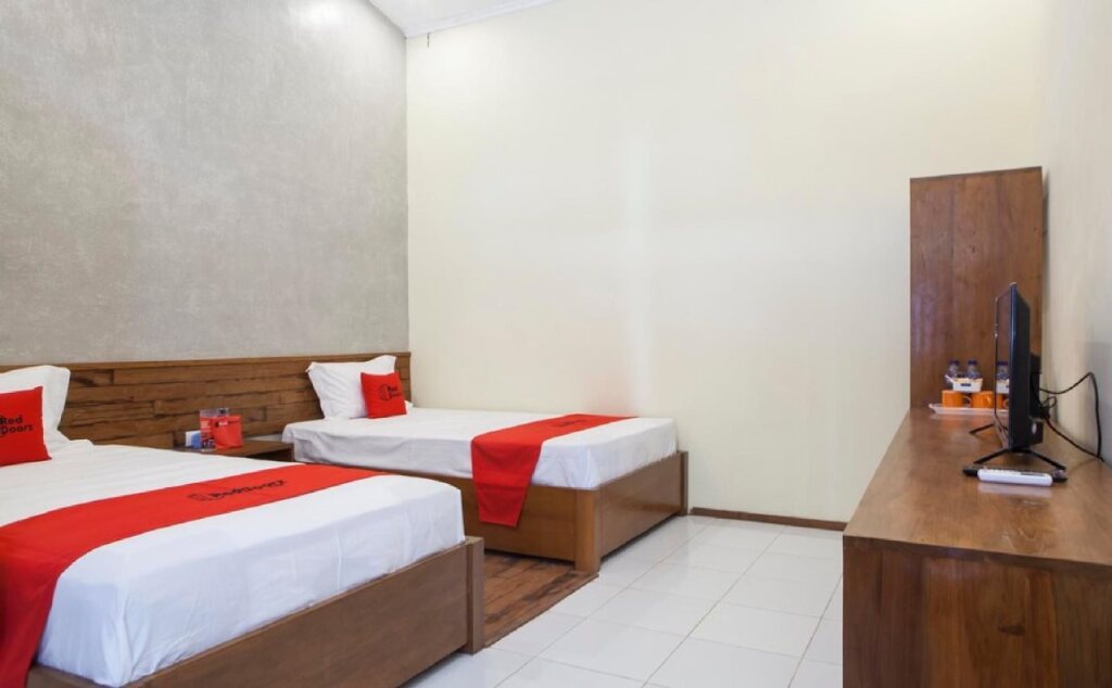 Ситубондо: RedDoorz near Baluran National Park