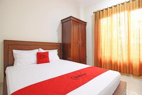 Ngaglik: RedDoorz near UII Jakal