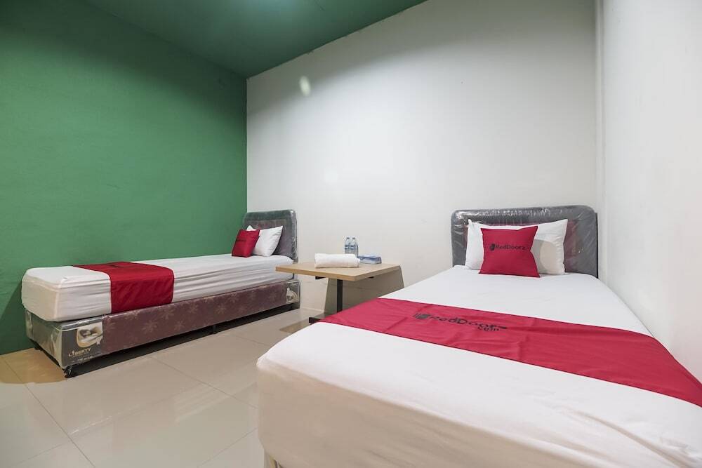 Белитунг: RedDoorz near Pantai Tanjung Pendam 2