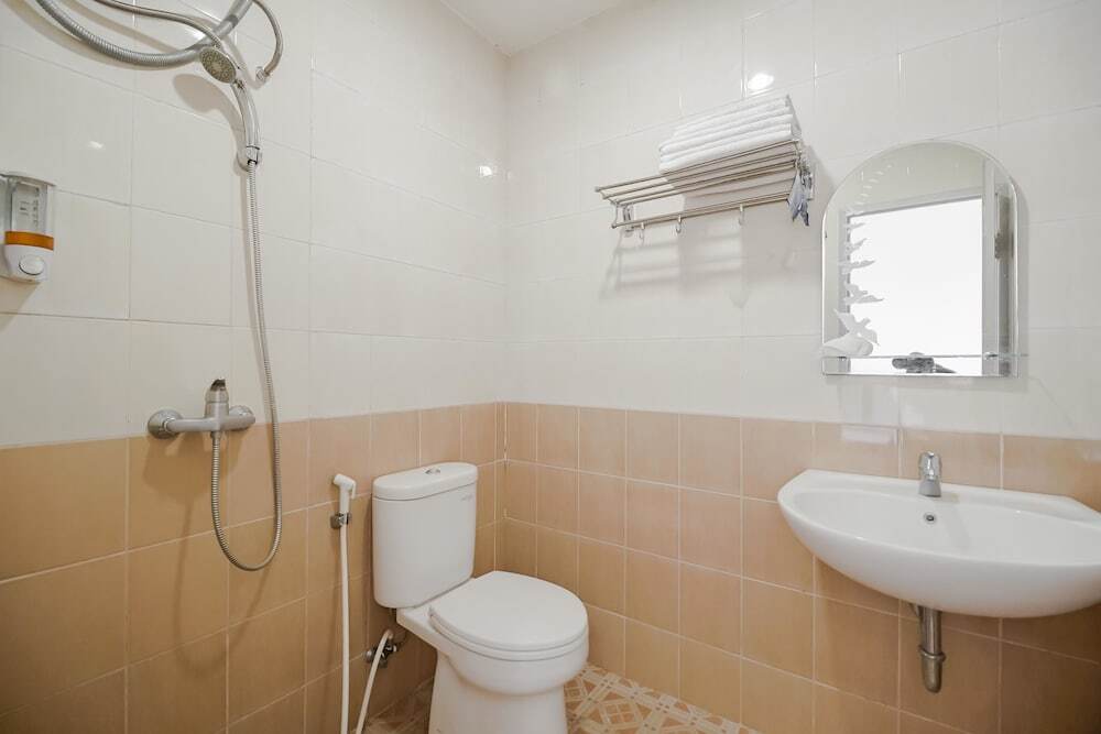 Белитунг: RedDoorz near Pantai Tanjung Pendam 2