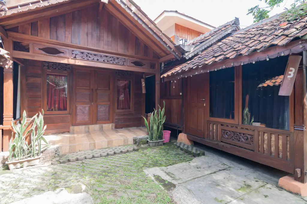 Паромпонг: RedDoorz near Kampung Gajah 2
