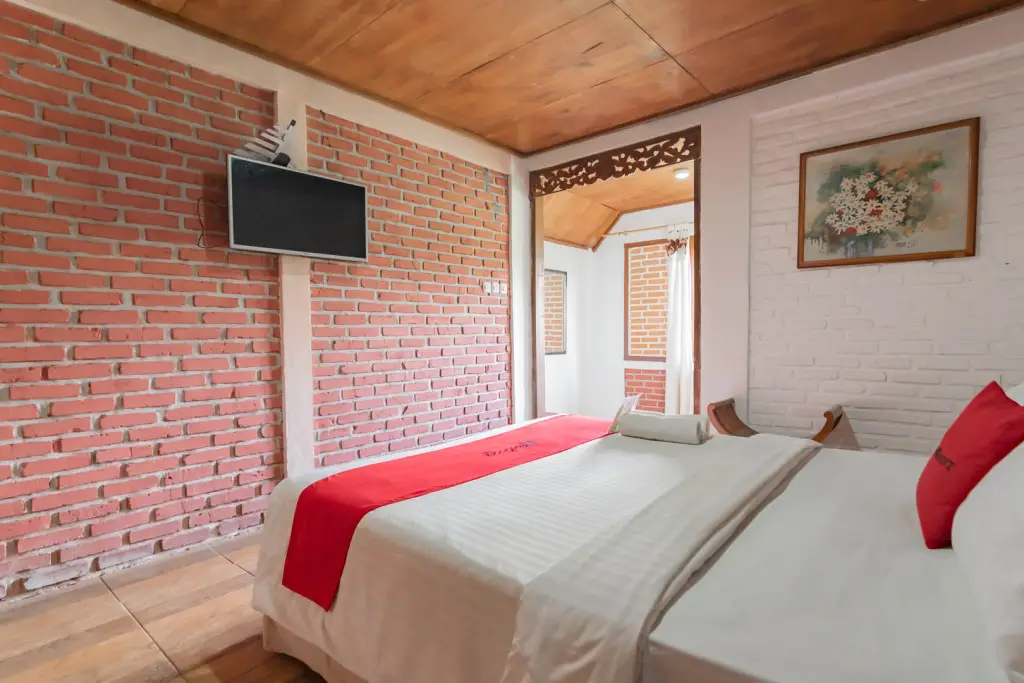 Паромпонг: RedDoorz near Kampung Gajah 2