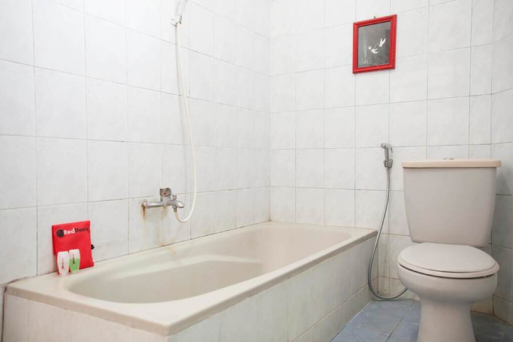 Бату: RedDoorz Plus near Jawa Timur Park 1
