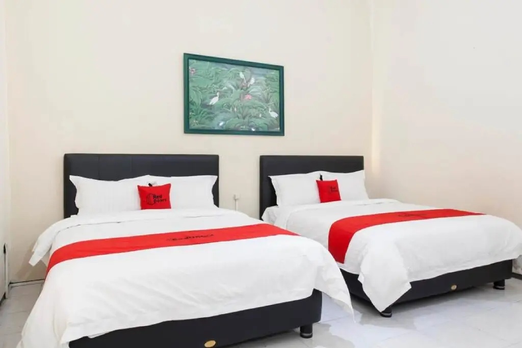 Бату: RedDoorz Plus near Jawa Timur Park 1