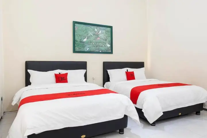 Бату: RedDoorz Plus near Jawa Timur Park 1