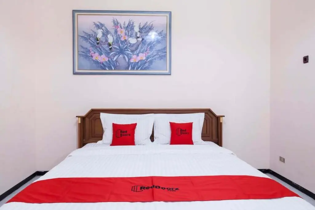 Бату: RedDoorz Plus near Jawa Timur Park 1