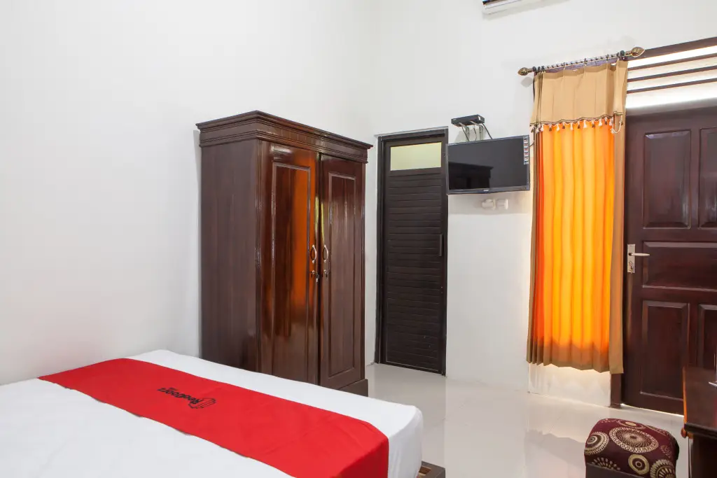 Калипуро: RedDoorz near Banyuwangi Baru Station
