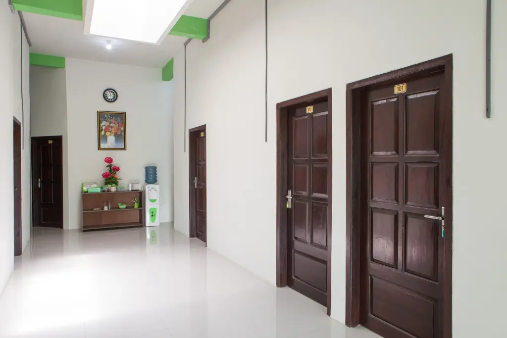 Калипуро: RedDoorz near Banyuwangi Baru Station