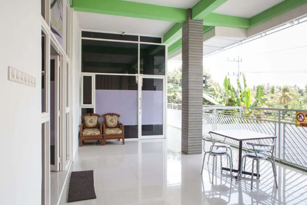 Калипуро: RedDoorz near Banyuwangi Baru Station