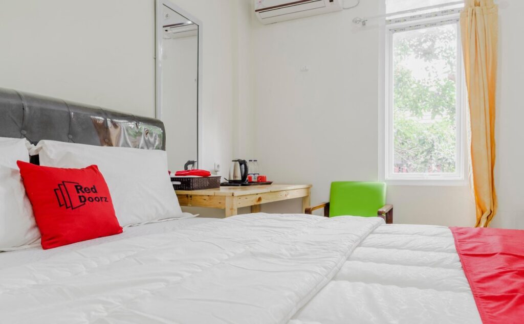 Джакарта: RedDoorz Plus near UPN Veteran Jakarta