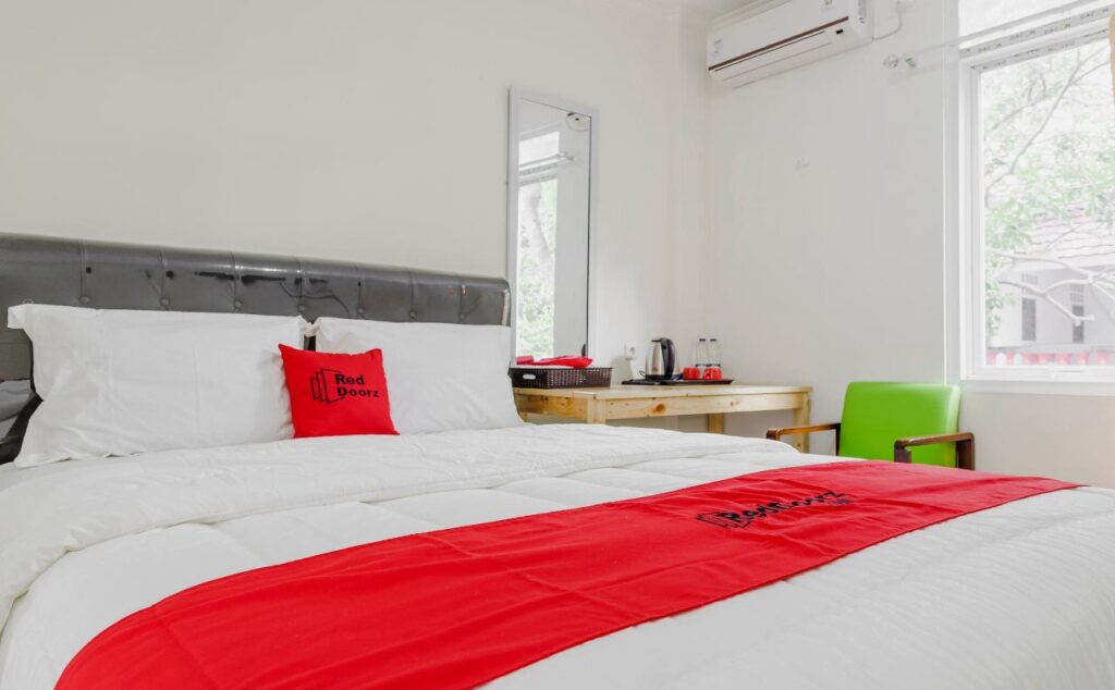 Джакарта: RedDoorz Plus near UPN Veteran Jakarta