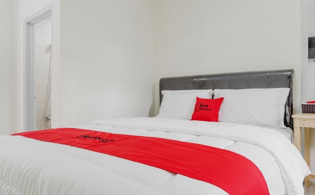 Джакарта: RedDoorz Plus near UPN Veteran Jakarta