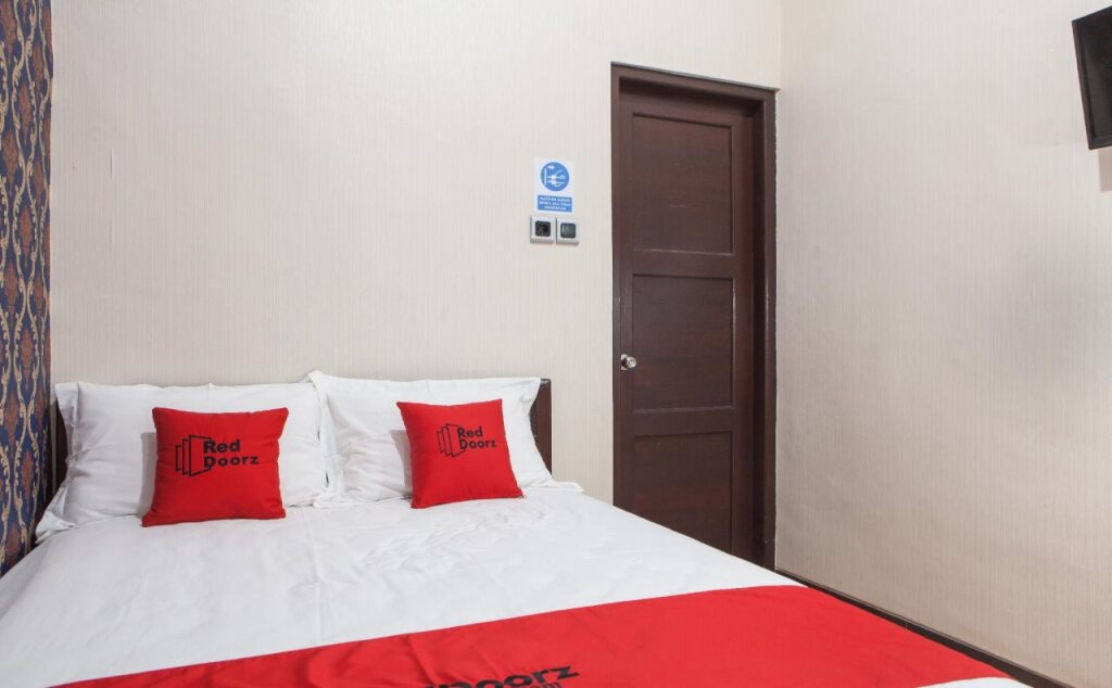 Баньюванги: RedDoorz near Basuki Rahmat