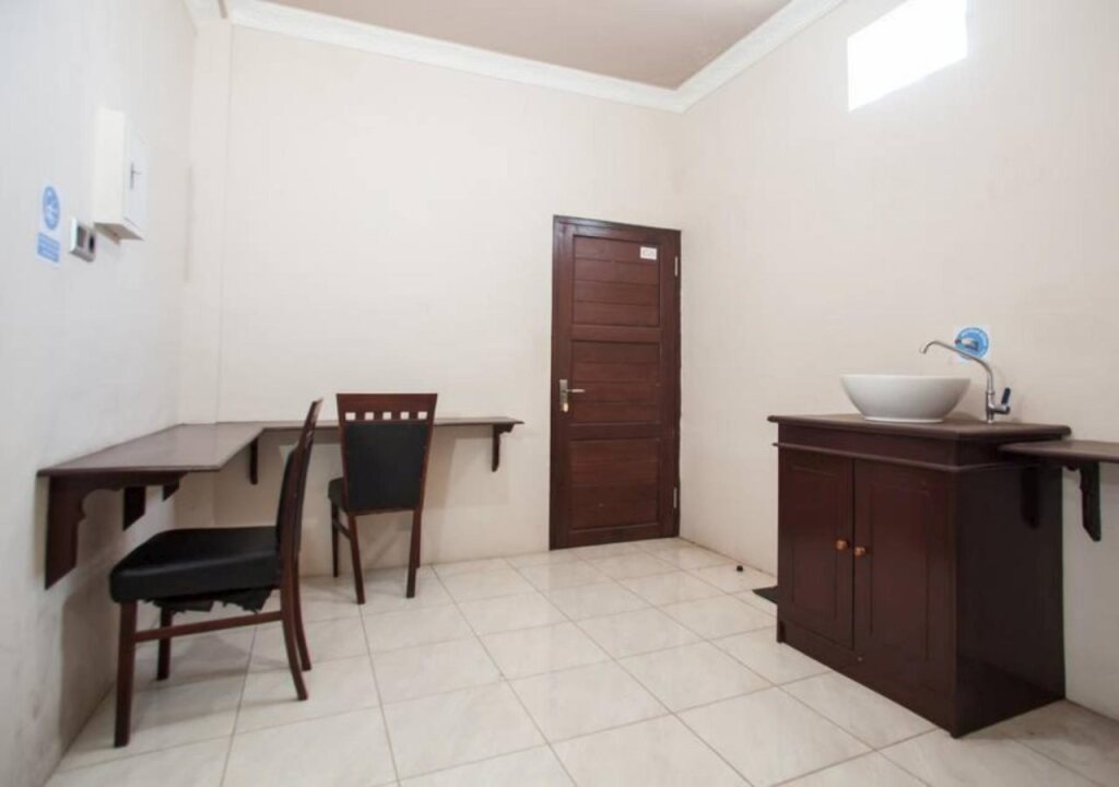 Баньюванги: RedDoorz near Basuki Rahmat