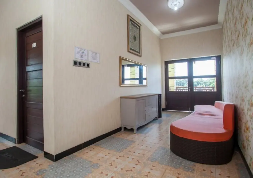 Баньюванги: RedDoorz near Basuki Rahmat