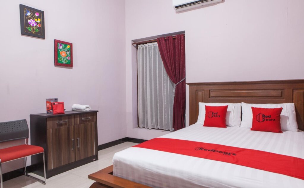 Баньюванги: RedDoorz near Basuki Rahmat