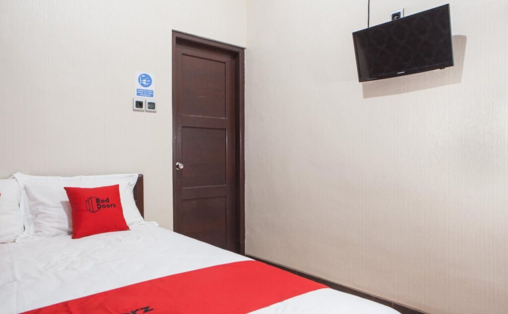 Баньюванги: RedDoorz near Basuki Rahmat