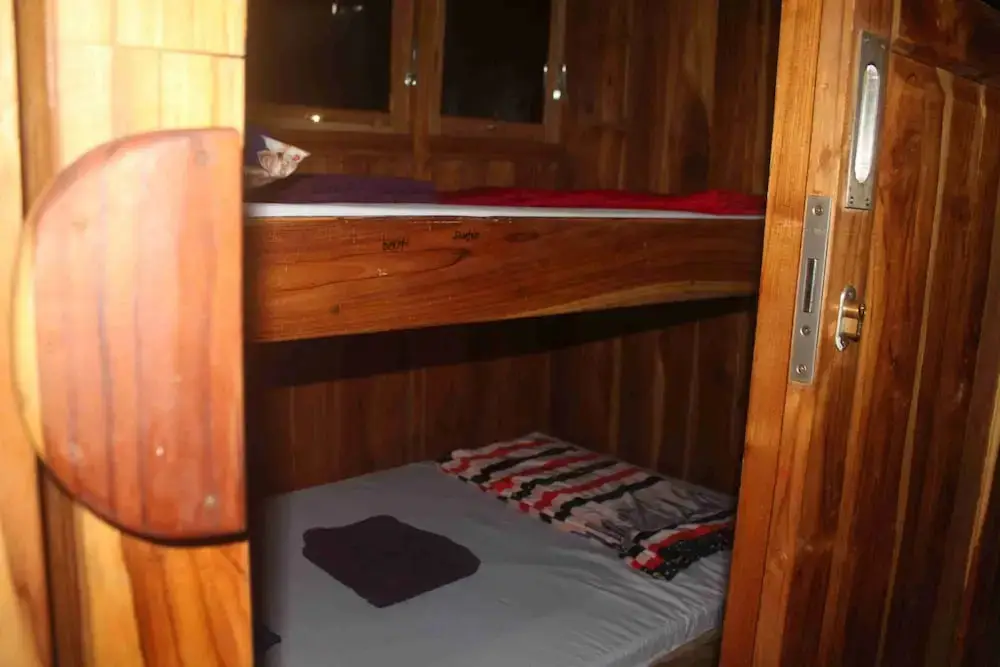 Комодо: Boat Charter KM.Caroline