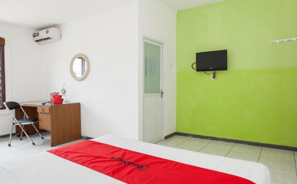 Бату: RedDoorz Plus near Songgoriti Temple